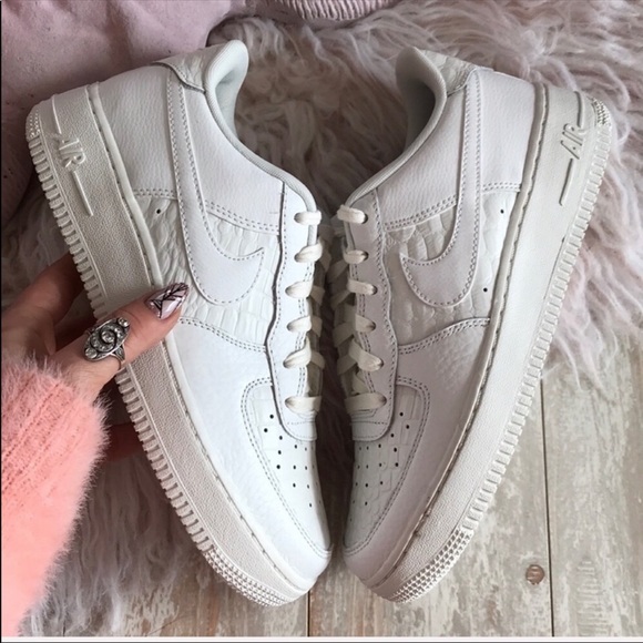 NWT Nike Air Force 1 Triple White - Picture 4 of 8
